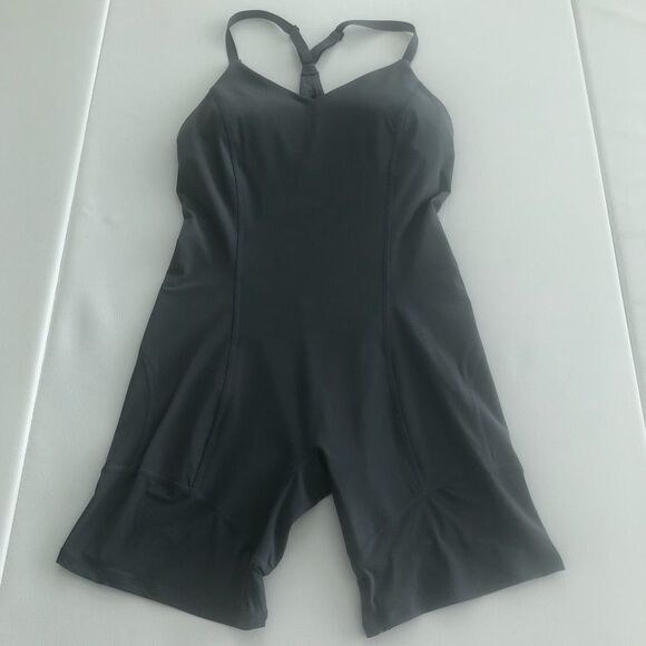 Lululemon lab Nulux and Mesh One-Piece 8" Anchor - Picture 13 of 17